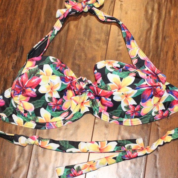 3/$25 🏷 La Vie en Rose Swim Top - Picture 3 of 3